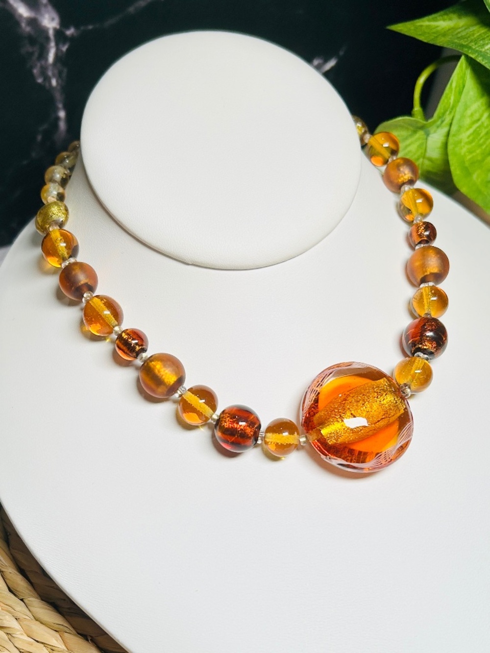 Striking Antica Murrina Venetian Murano Glass Gold Foil beaded necklace - Picture 4 of 14